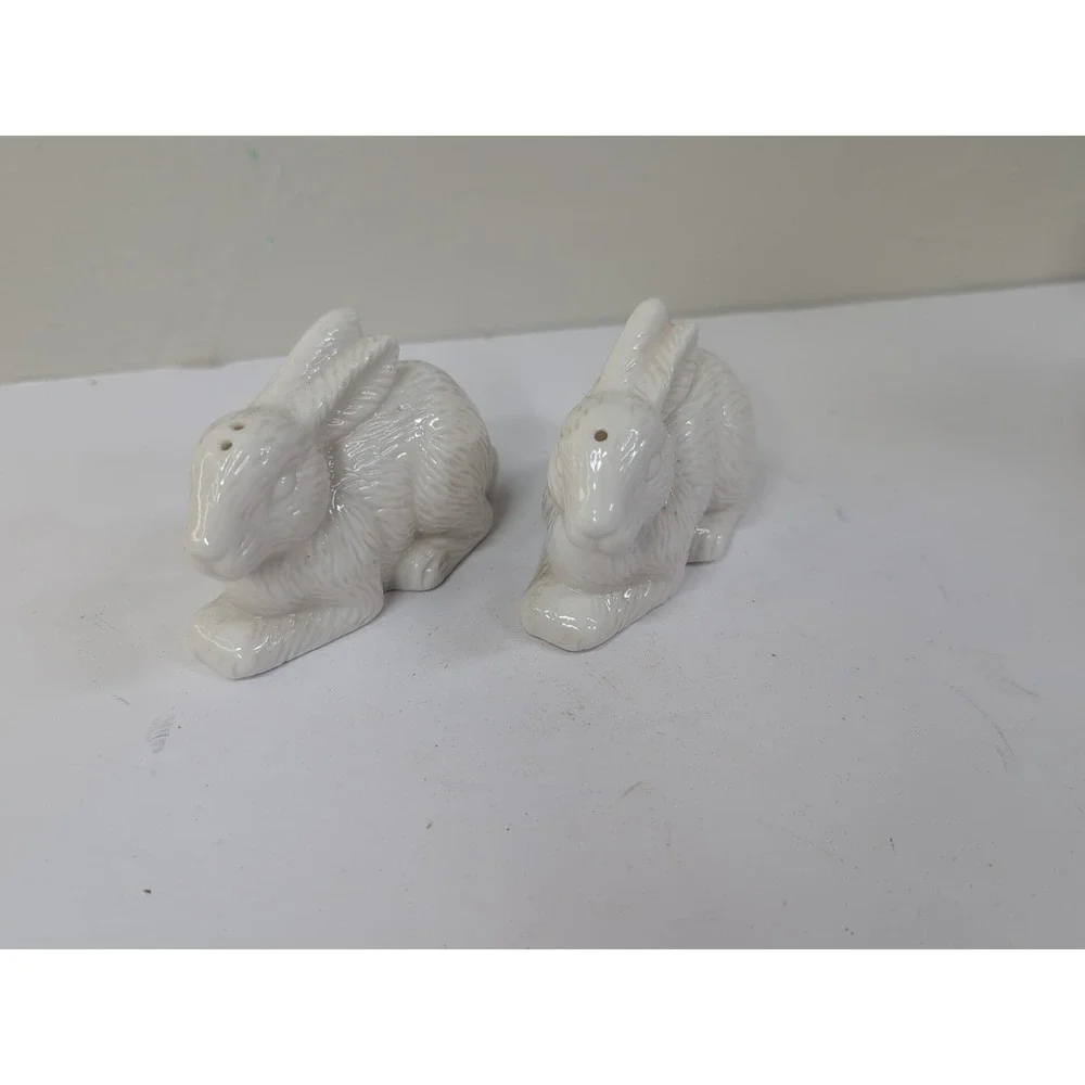 Vintage‎ White Easter Bunny Salt and Pepper Shaker Set